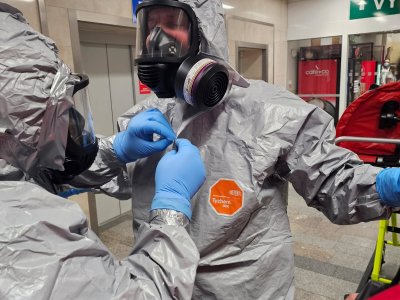 Biohazard tým ZZS JčK převážel pacienta s podezřením na VNN